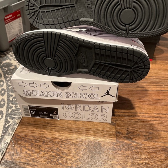 Nike air Jordan size 5.5 youth 7 women’s NIB - Picture 4 of 5